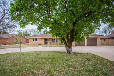 2513 3rd Street, Tahoka, TX 79373