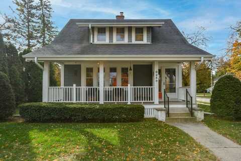 8239 Chestnut St, Wauwatosa, WI 53213