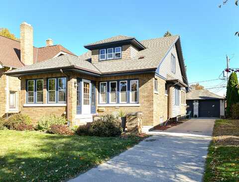 2438 N 73rd St, Wauwatosa, WI 53213