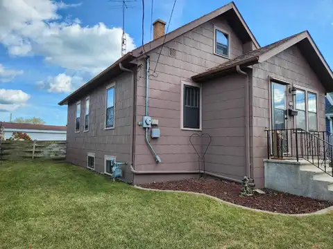 1805 Emmet St, Two Rivers, WI 54241