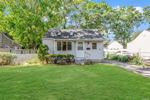 122 Truberg Avenue, Patchogue, NY 11772