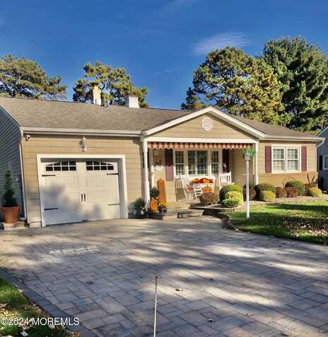 71 Brussels Court, Toms River, NJ 08757