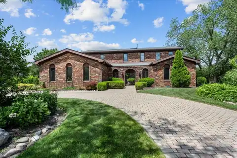 407 Royal Glen Court, Oak Brook, IL 60523