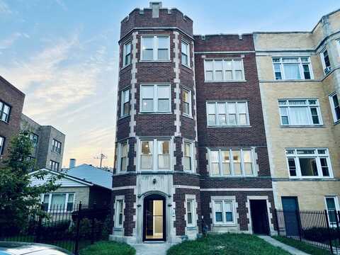 6835 S Clyde Avenue, Chicago, IL 60649