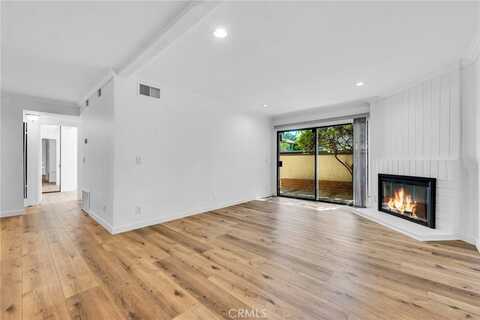 5800 Owensmouth Avenue, Woodland Hills, CA 91367