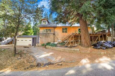 705 Clubhouse Drive, Twin Peaks, CA 92391