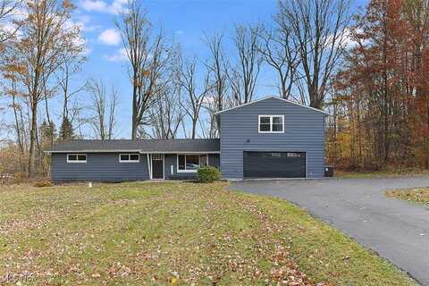 19039 Hillside Lane, Chagrin Falls, OH 44023