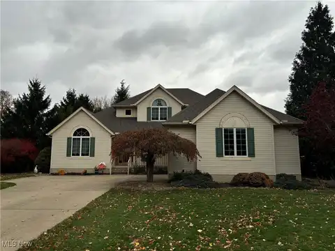 112 Squires Court, South Amherst, OH 44001