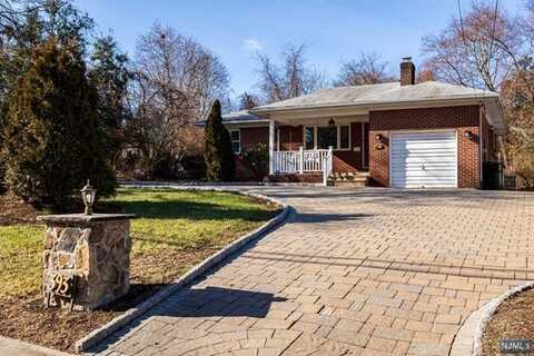 393 North Farview Avenue, Paramus, NJ 07652