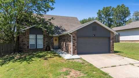 8906 N 119th Avenue E, Owasso, OK 74055