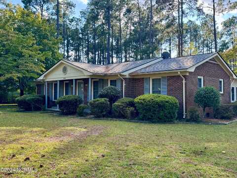 1003 Robinwood Road, Aberdeen, NC 28315