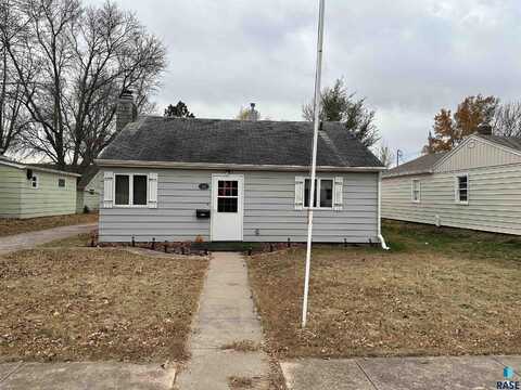 331 E Norton Ave, Salem, SD 57058