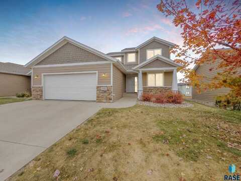 204 E 81st Pl, Sioux Falls, SD 57108