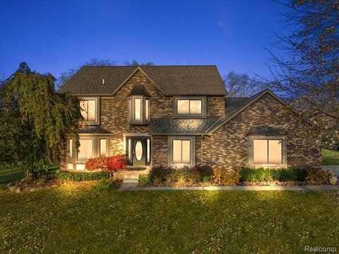 317 SILVERVALE Drive, Rochester Hills, MI 48309