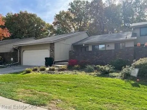 4369 Foxpointe Drive, West Bloomfield, MI 48323