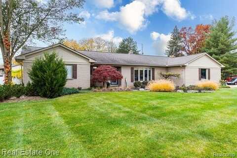 250 CLAIR HILL Drive, Rochester Hills, MI 48309