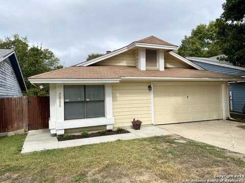 3925 HERITAGE HILL DR, San Antonio, TX 78247