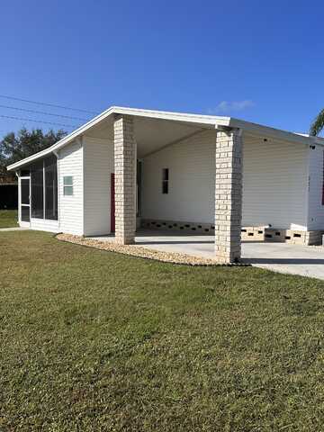 511 St. Augustine Ave., Davenport, FL 33897