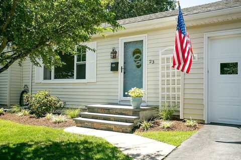 23 Sherwood Road, Middletown, RI 02842