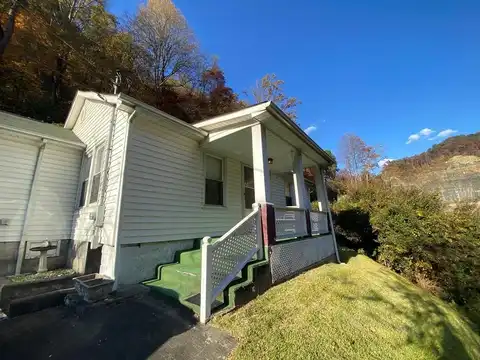 3823 Hoot Owl Rd, Grundy, VA 24614