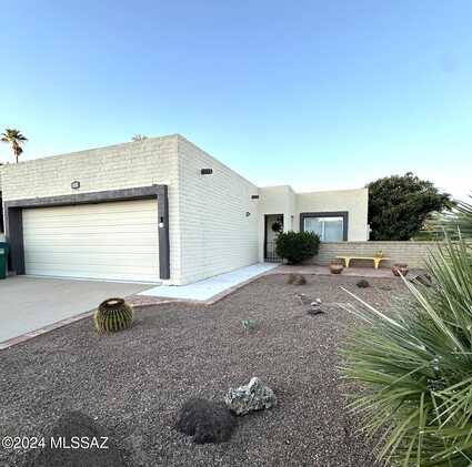 770 W Camino Iturbide, Green Valley, AZ 85622