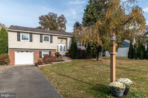 31 N TRAYMORE AVENUE, IVYLAND, PA 18974