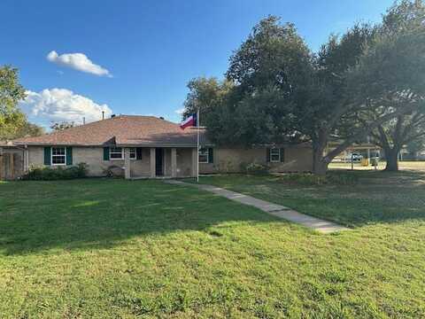 702 E Kezee Street, Calvert, TX 77837