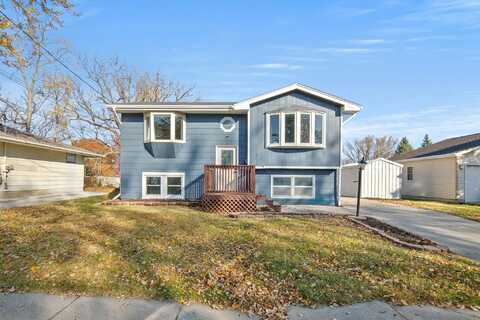 1120 S 5th Avenue E, Newton, IA 50208