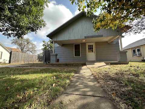 416 8th St, Woodward, OK 73801