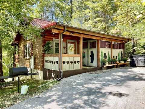 2830 Laughing Pines Lane, Sevierville, TN 37862