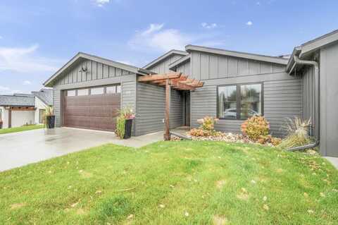 1515 Blaines Way, Spirit Lake, IA 51360