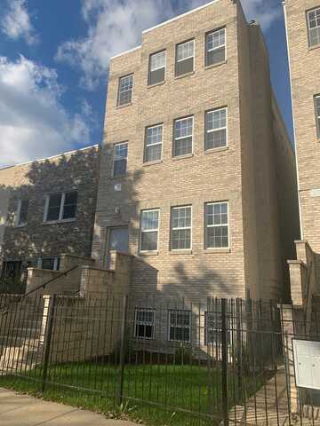 3324 W Le Moyne Street, Chicago, IL 60651