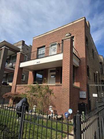 2432 W FOSTER Avenue, Chicago, IL 60625