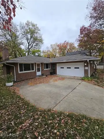 945 W Schaaf Road, Cleveland, OH 44109