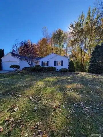 308 Cove View Drive, Waterford, MI 48327