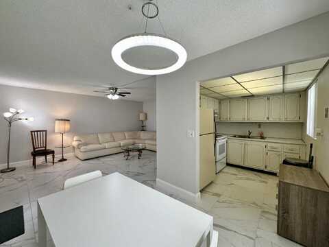 88 Andover D, West Palm Beach, FL 33417