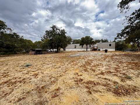 206 CROSSCREEK DR, Floresville, TX 78114