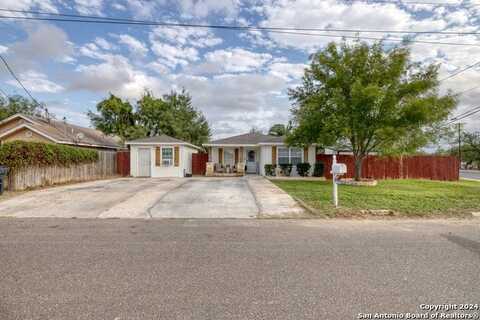 901 N JAY ST, Carrizo Springs, TX 78834