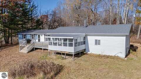 5654 Lakeview, Hale, MI 48739