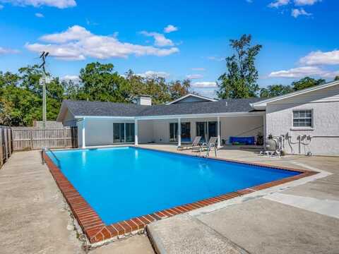 27 Hickory Avenue, Crawfordville, FL 32327