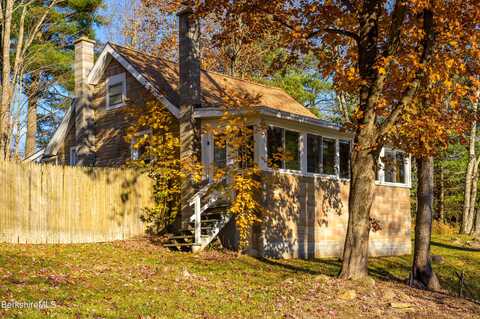 234 Ashmere Dr, Hinsdale, MA 01235