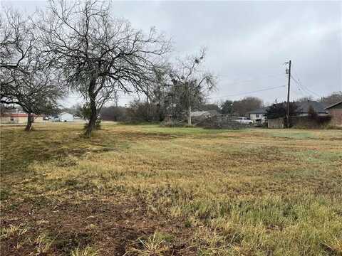 1406 E Toledo St, Beeville, TX 78102