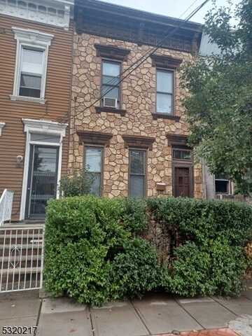 542 35th St, Union City, NJ 07087