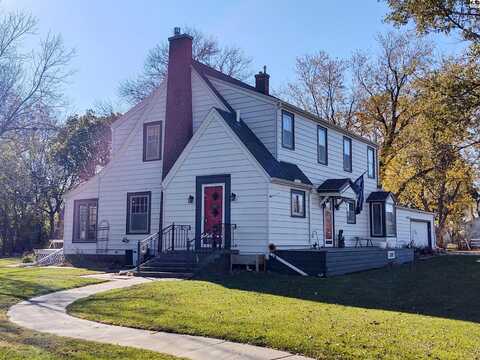 205 W 2nd St, Galva, KS 67443