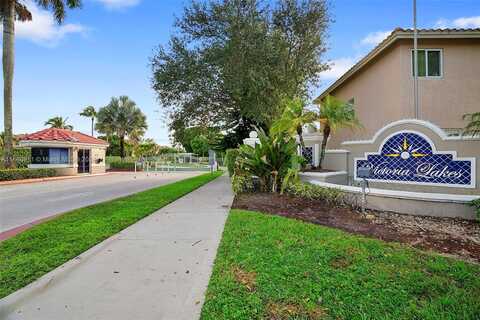 2010 NW 99th Ter, Pembroke Pines, FL 33024