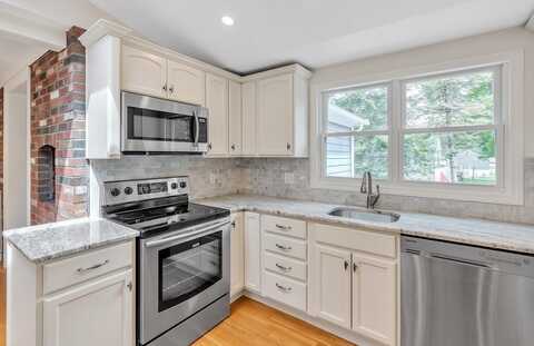 652 Neponset St, Norwood, MA 02062