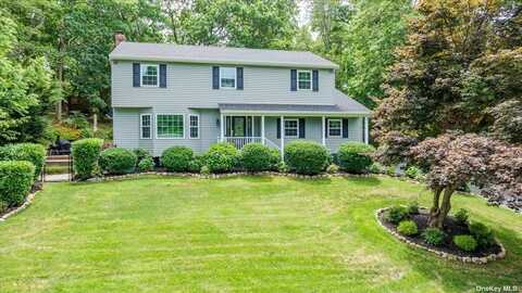 8 Frost Lane, Wading River, NY 11792