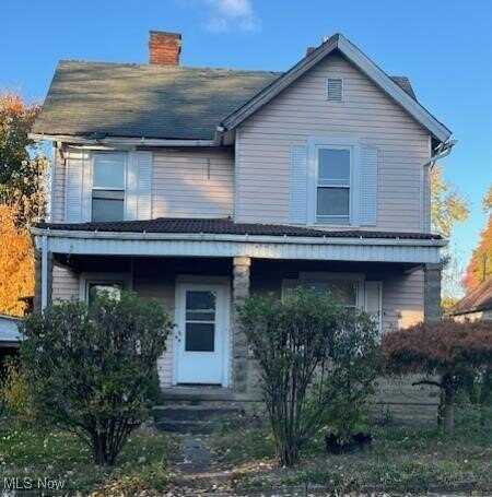 628 Locust Street, Coshocton, OH 43812