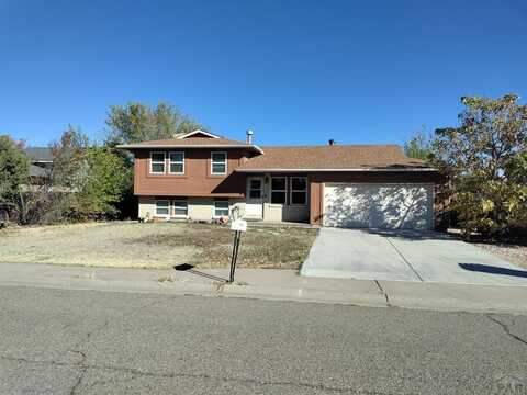 6 Crestaloma Dr, Pueblo, CO 81005