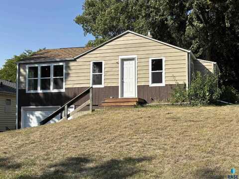 1304 E 22 St, Sioux Falls, SD 57105